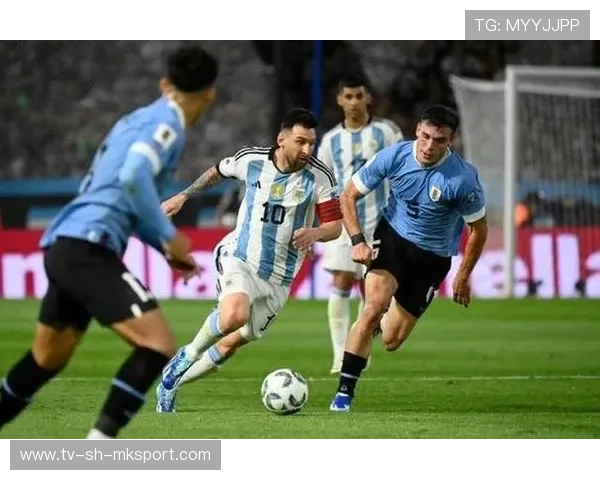 世界杯预选赛南美区竞争依旧激烈，强队保持稳定发挥