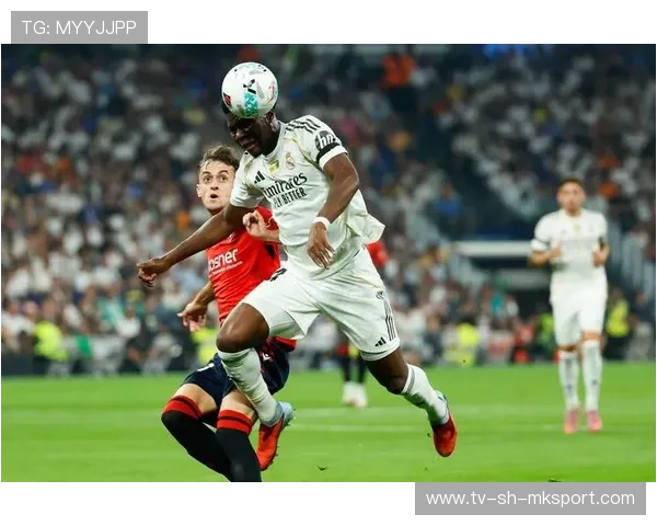 球员在欧冠中凭借定位球技巧帮助球队得分，欧冠用球测评